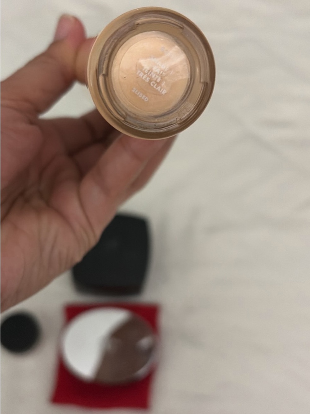 Clarins Red Translucent Compact Powder - Picture 5 of 10